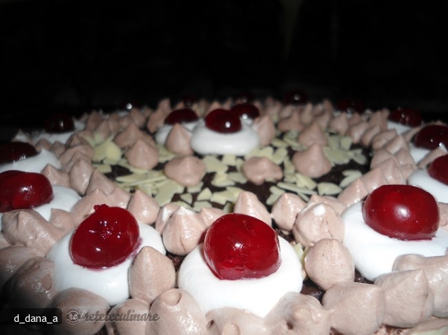 Tort cu Crema `Mousse Au Chocolat`