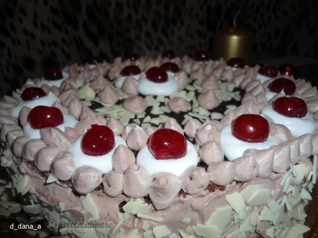 Tort cu Crema `Mousse Au Chocolat`