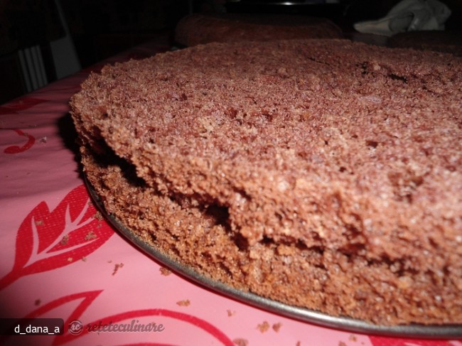 Tort cu Crema `Mousse Au Chocolat`