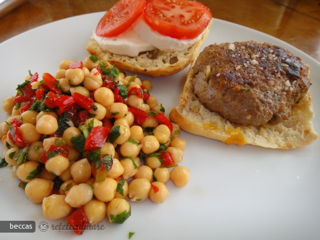 Burger de Miel cu Salata de Naut si Menta