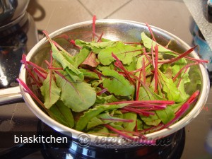 Salata Calda din Frunze de Sfecla Mangold