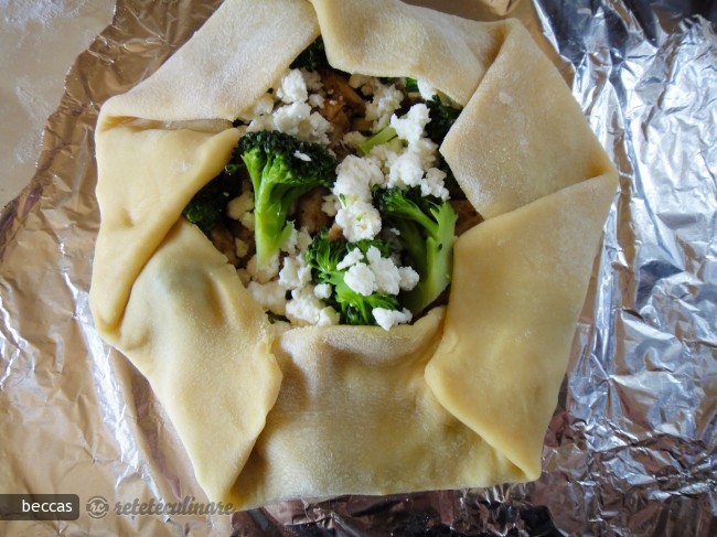 Tarte cu Broccoli, Feta si Pui Marinat cu Cajun