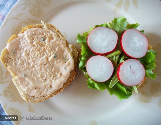 Burger cu Piept de Curcan si Dovlecel