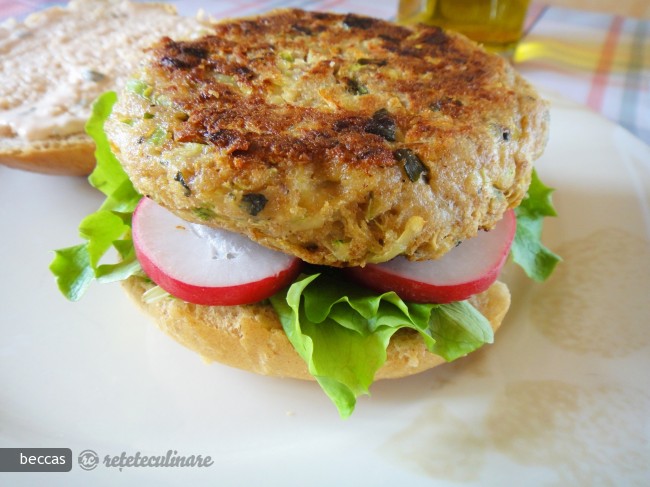 Burger cu Piept de Curcan si Dovlecel