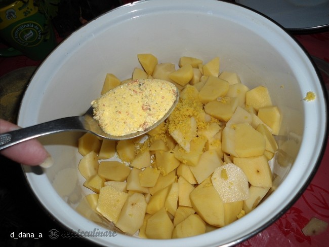 Salata de Cartofi cu Ceapa Oparita si Aroma de Lamaie