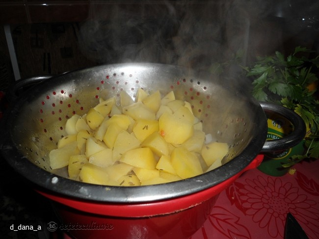 Salata de Cartofi cu Ceapa Oparita si Aroma de Lamaie