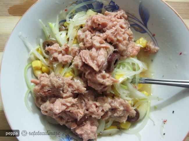 Salata de Ton pe Biscuiti de Secara Spelta