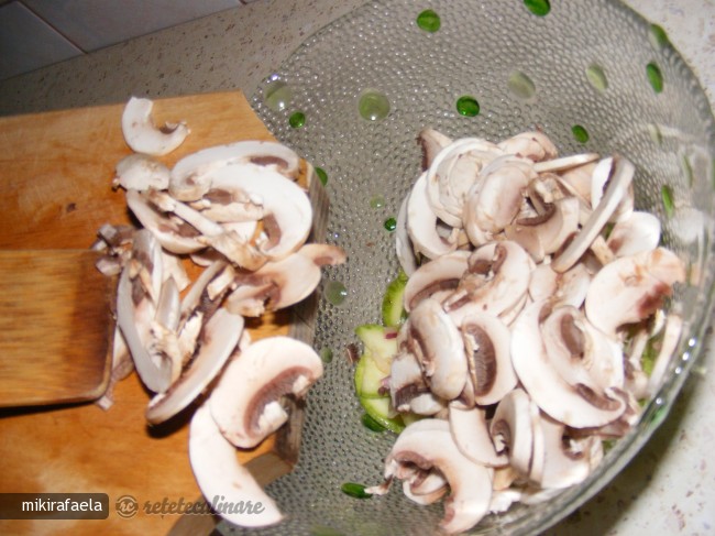 Salata de Ciuperci