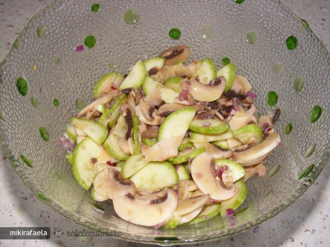 Salata de Ciuperci