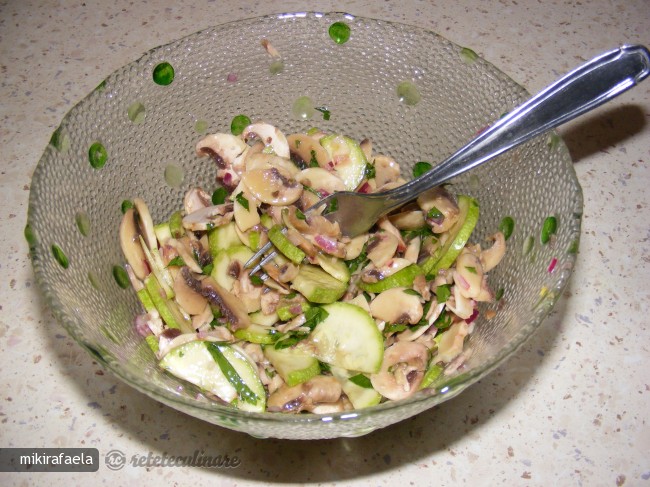Salata de Ciuperci