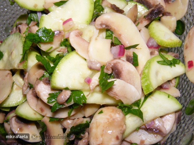 Salata de Ciuperci