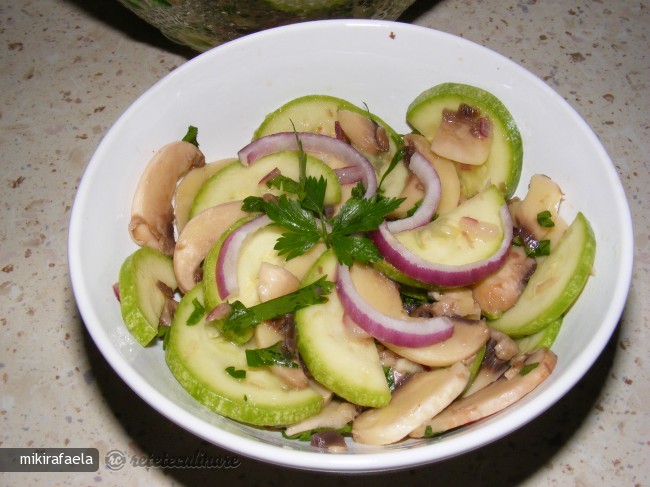 Salata de Ciuperci