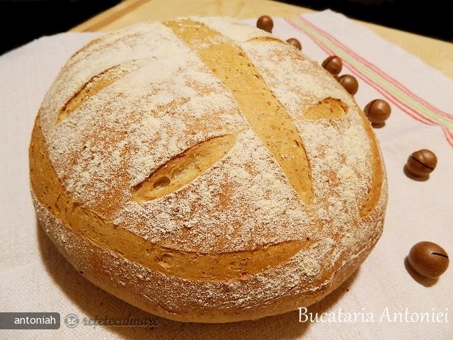 Paine din Trei Tipuri de Faina si Ulei de Rozmarin