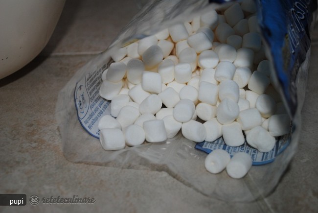 Fondant din Marshmellows (Pentru Acoperit Torturi si Modelat)