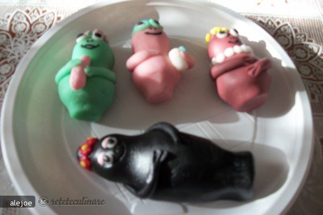 Fondant din Marshmellows (Pentru Acoperit Torturi si Modelat)