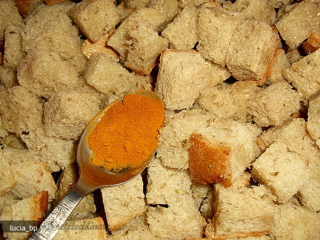 Crutoane Aromate cu Turmeric si Oregano