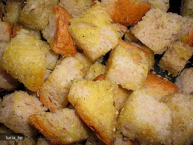 Crutoane Aromate cu Turmeric si Oregano
