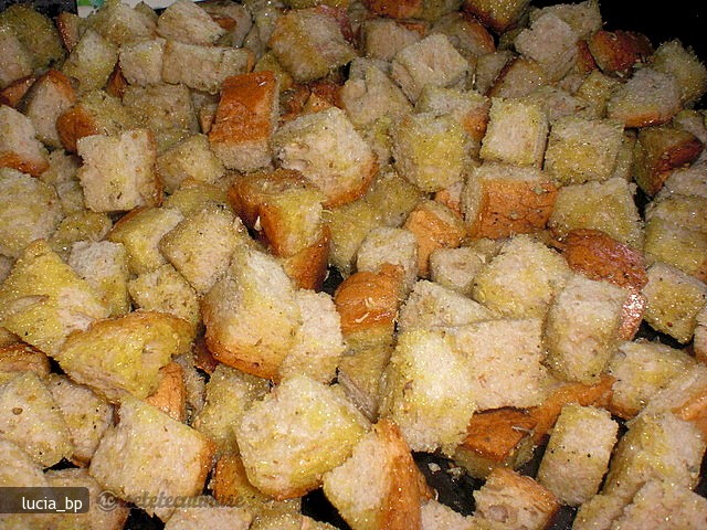 Crutoane Aromate cu Turmeric si Oregano