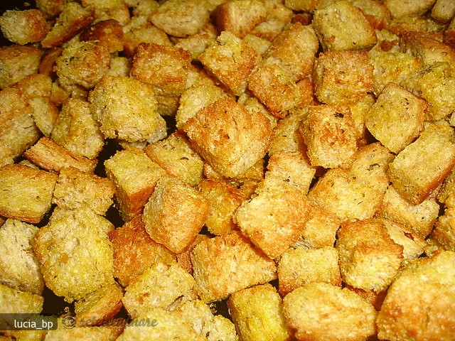Crutoane Aromate cu Turmeric si Oregano