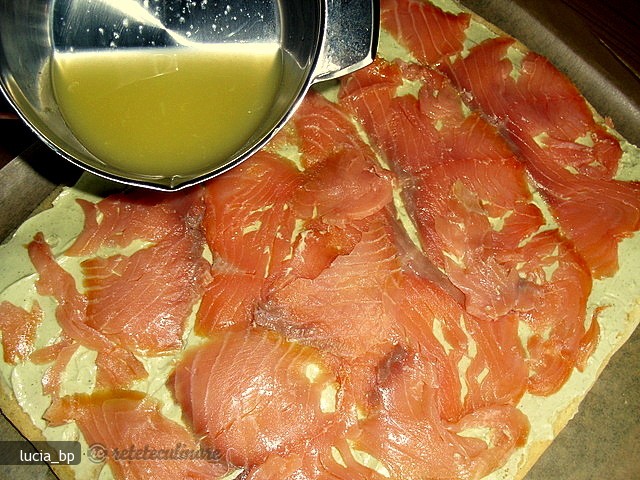 Rulada cu Somon Afumat si Crema de Unt