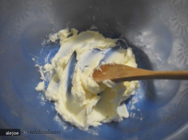 Lemon Poppy Seed Cake (Tort de lamaie si seminte de mac)