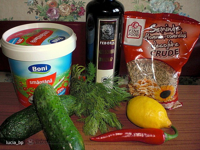 Salata Picanta din Castraveti cu Seminte de Floarea- Soarelui