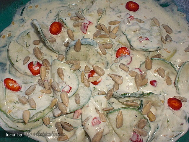 Salata Picanta din Castraveti cu Seminte de Floarea- Soarelui