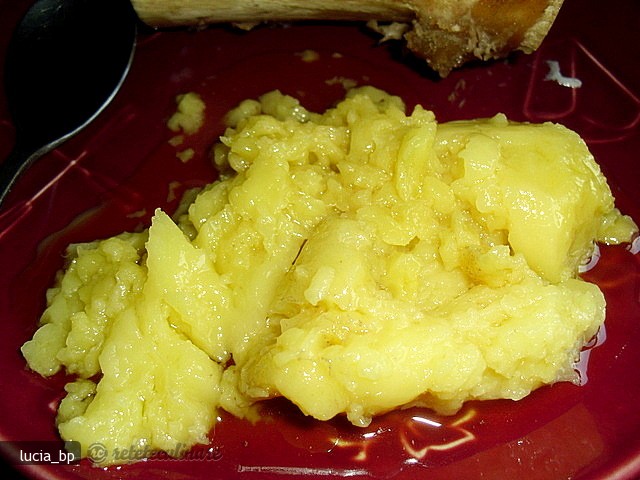 Maduva de Vita Servita pe Paine Prajita