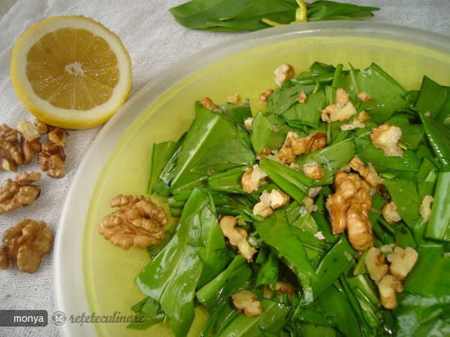 Salata de Leurda cu Miez de Nuca