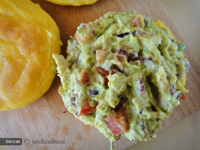 Arepas cu Pui si Avocado