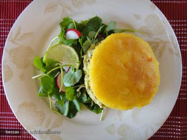 Arepas cu Pui si Avocado