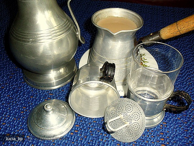 Chai - Ceai Negru Indian cu Lapte si Condimente