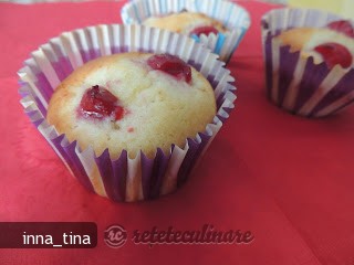 Muffins cu Ricotta si Visine