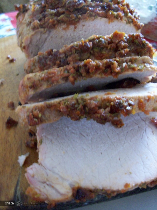 Porc in Crusta de Rosii Uscate