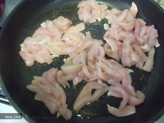 Spaghette de Orez cu Pui si Legume in Stil Chinezesc