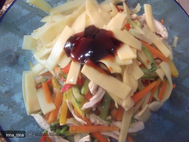 Spaghette de Orez cu Pui si Legume in Stil Chinezesc