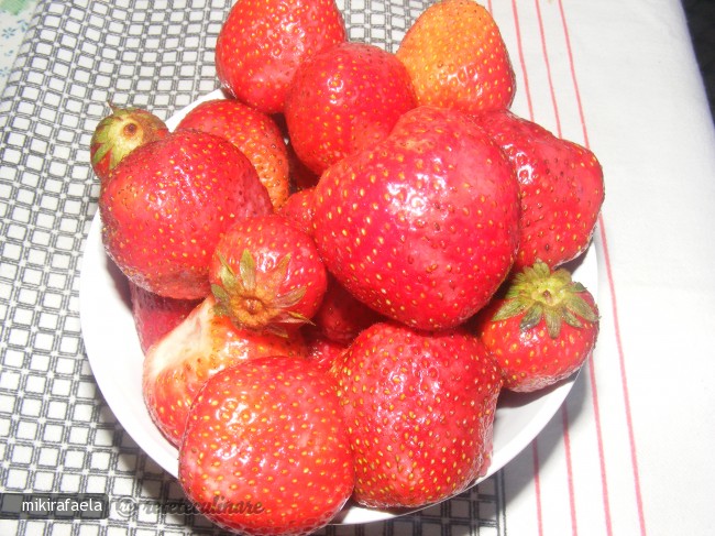 Capsune Umplute cu Fructe