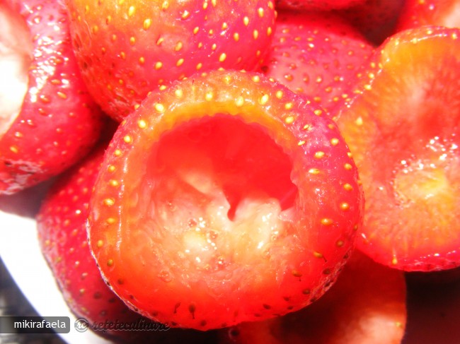 Capsune Umplute cu Fructe