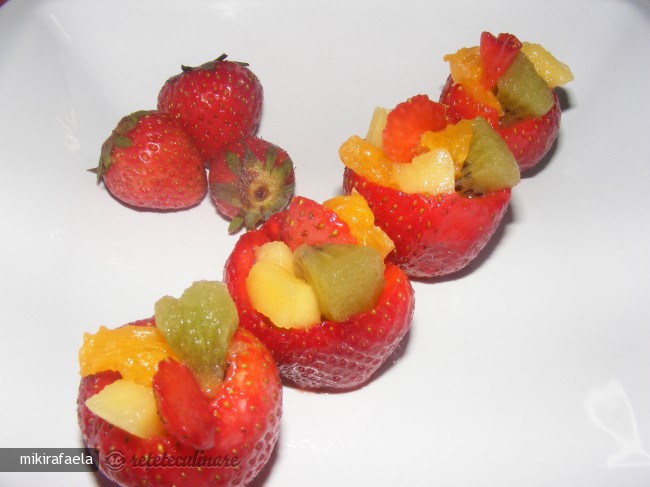 Capsune Umplute cu Fructe