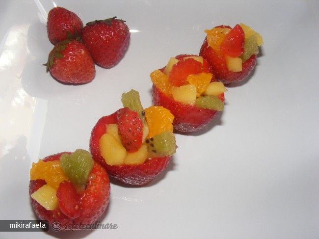 Capsune Umplute cu Fructe