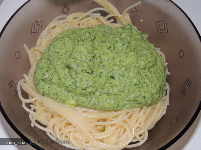 Spaghette cu Pesto de Rucola si Zucchine