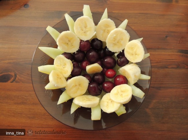 Salata de Fructe cu Inghetata