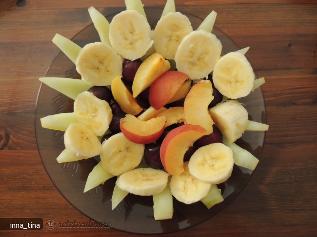 Salata de Fructe cu Inghetata