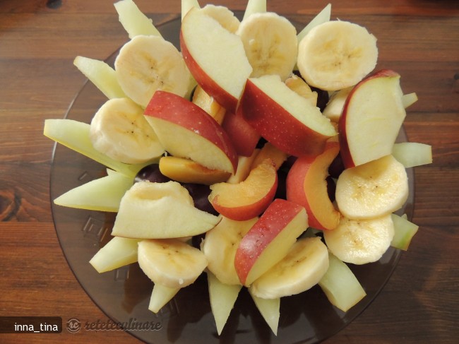 Salata de Fructe cu Inghetata