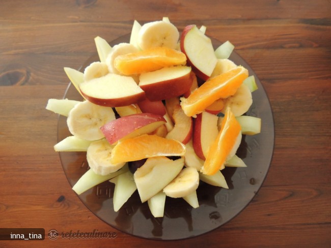 Salata de Fructe cu Inghetata