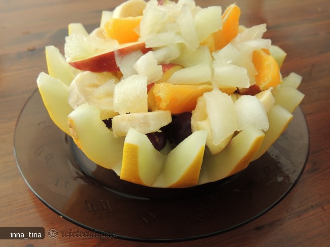 Salata de Fructe cu Inghetata