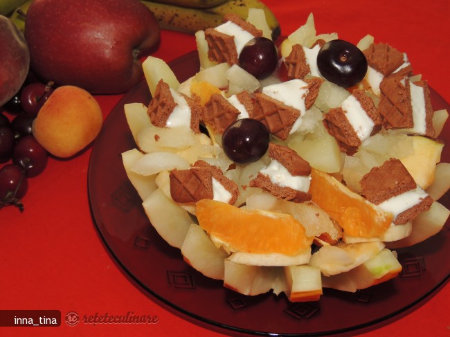 Salata de Fructe cu Inghetata