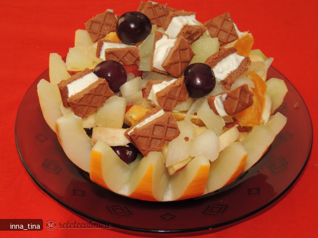 Salata de Fructe cu Inghetata