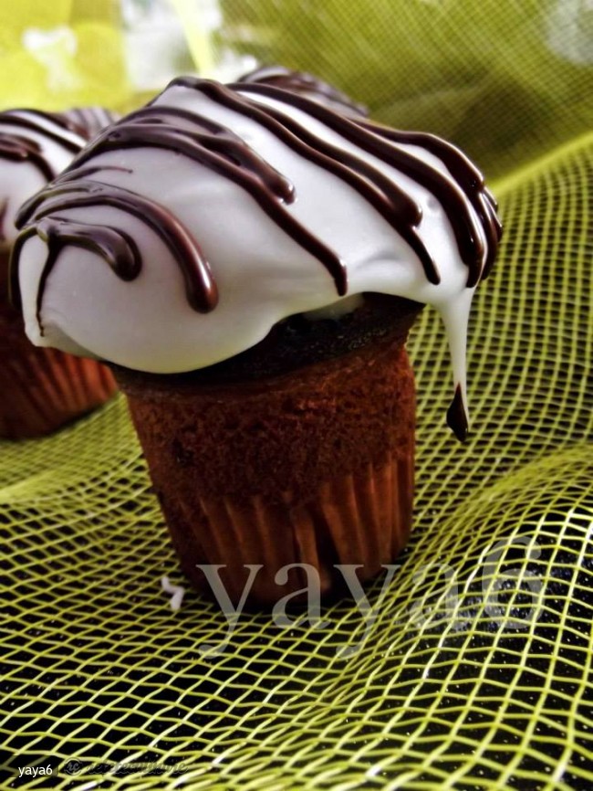 Muffins cu Fructe de Padure, Glazura si Ciocolata