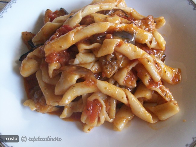 Fusilli Facuti in Casa cu Sos de Vinete